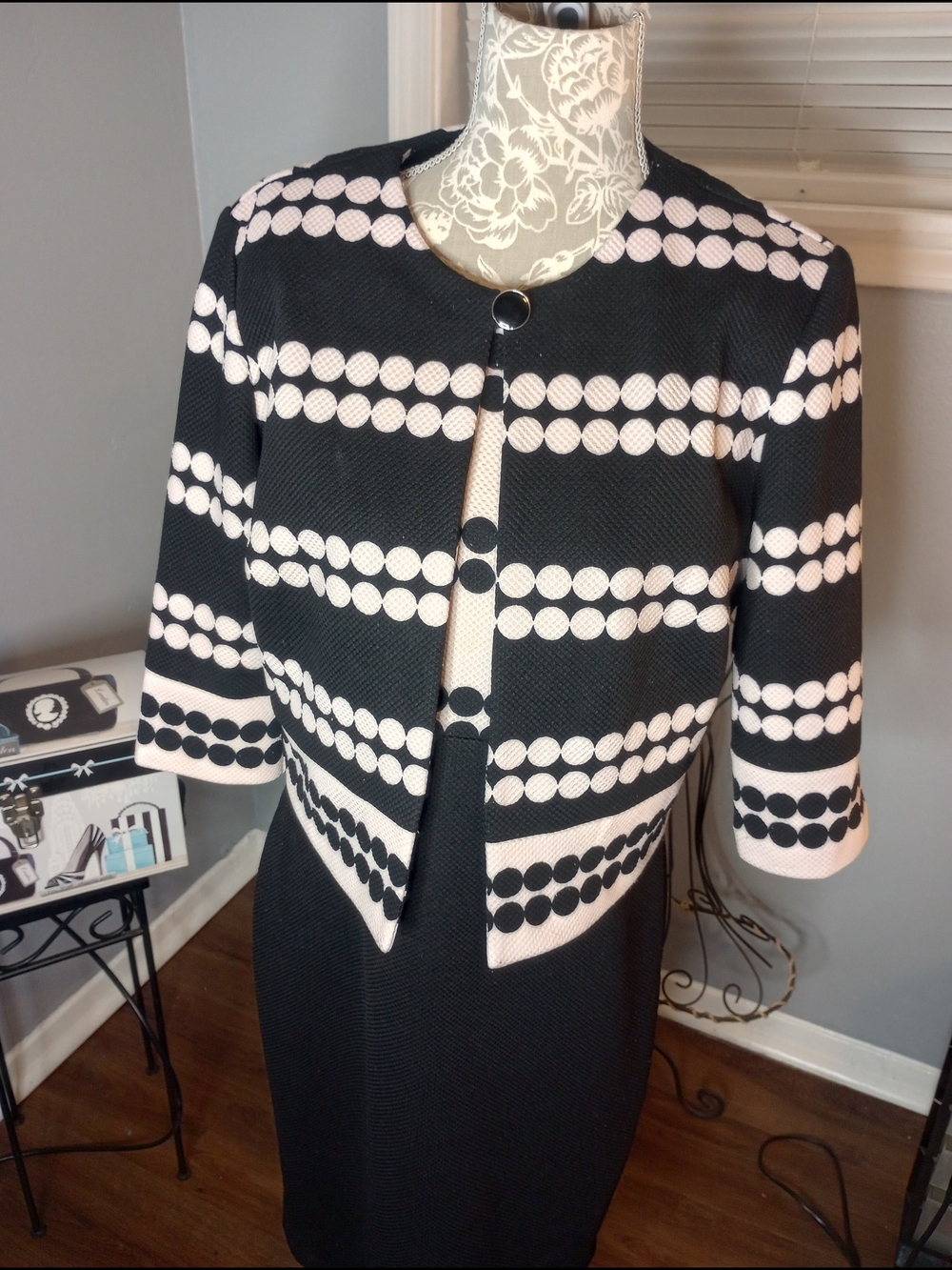 Women’s Black & Pink Dot-Striped Dress & Jacket Set - Classic Cropped Design